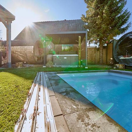 B B Huize Hooijer Bed & Breakfast Беекберген Екстериор снимка