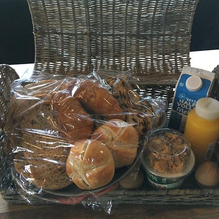 B B Huize Hooijer Bed & Breakfast Беекберген Екстериор снимка